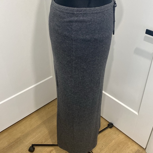 Cutter & Buck Solid Maxi Cashmere skirt , Charcoal Gray, Tie Front | Size Medium - Picture 6 of 10